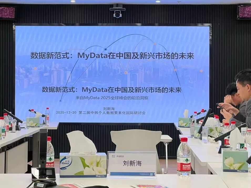 a4d9b0325f2e4b685d7a1185adcff592